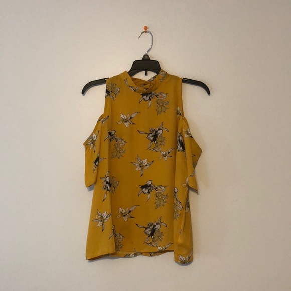 Peep shoulder short sleeve blouse - Picture 1 of 2